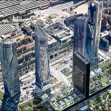 De Frente A 4 Torres, Habitacion Con Bano Hotel Madrid Buitenkant foto